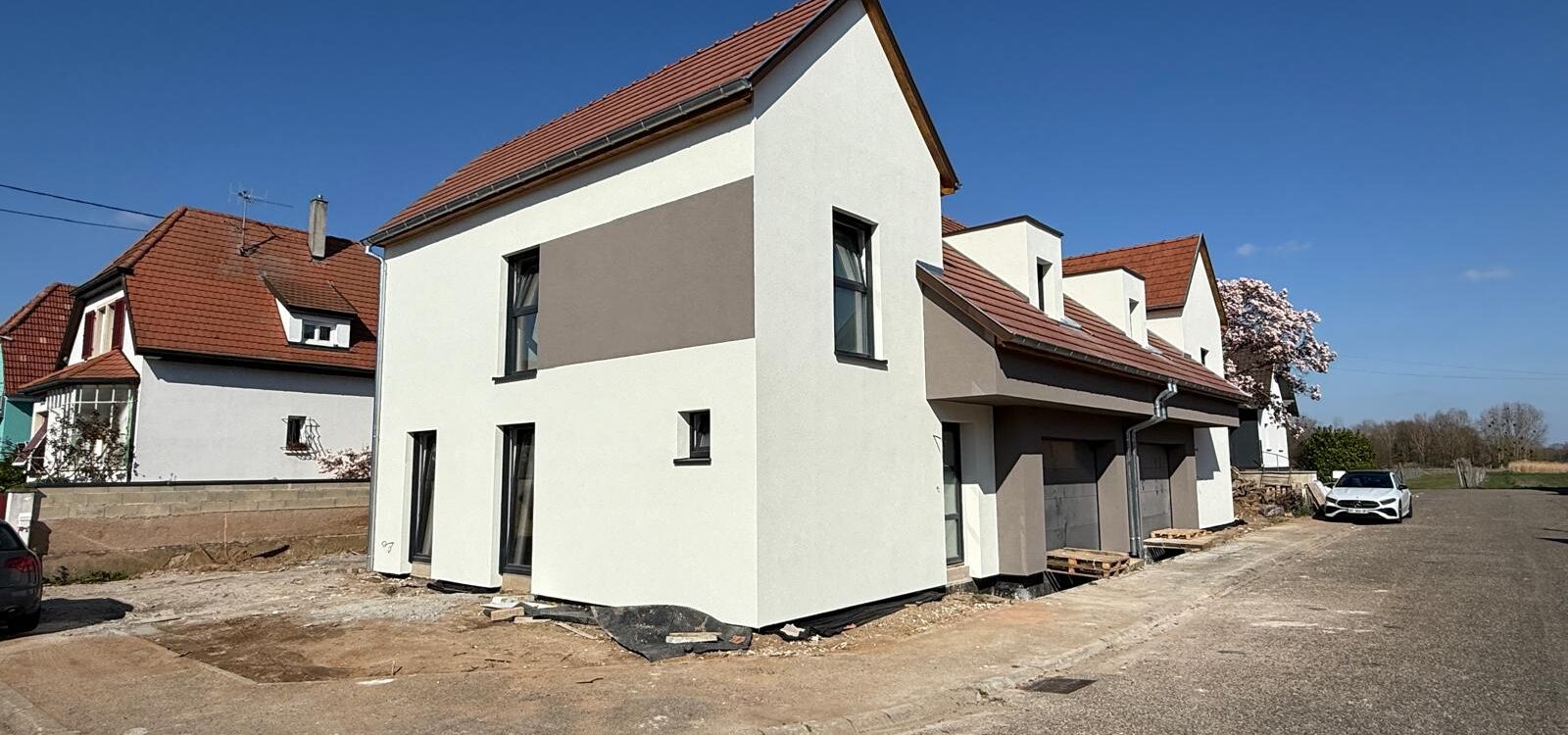 IMG 20251021 WA0038 1600X750 | GROUPE E.I Comment choisir la couleur de sa façade selon le style de sa maison ? Ostwald