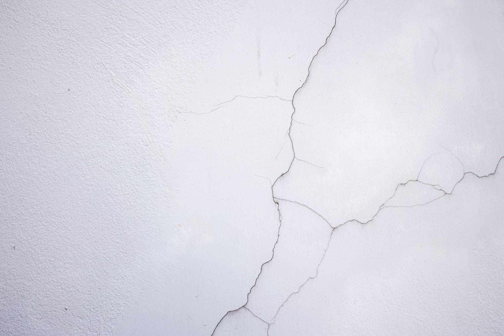 Pourquoi votre fa&ccedil;ade se fissure-t-elle&hellip; et comment y rem&eacute;dier durablement ? Wissembourg